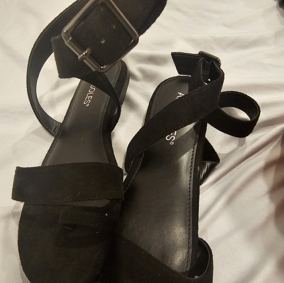 Sandals - Picture 1 of 5